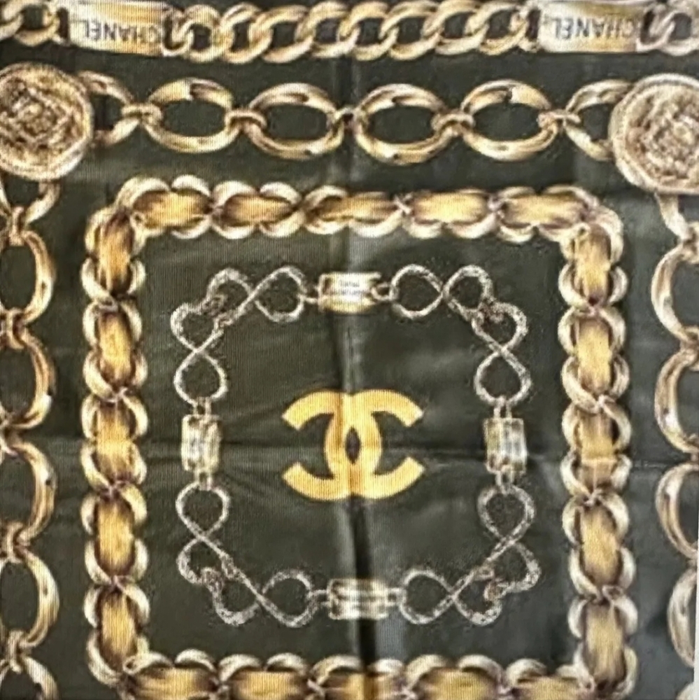 Elegant Vintage CHANEL Rue Cambon Paris Gold Link Scarf